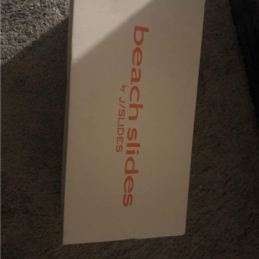 J/SLIDES White Shoe Box with Coral Logo - Picture 4 of 6